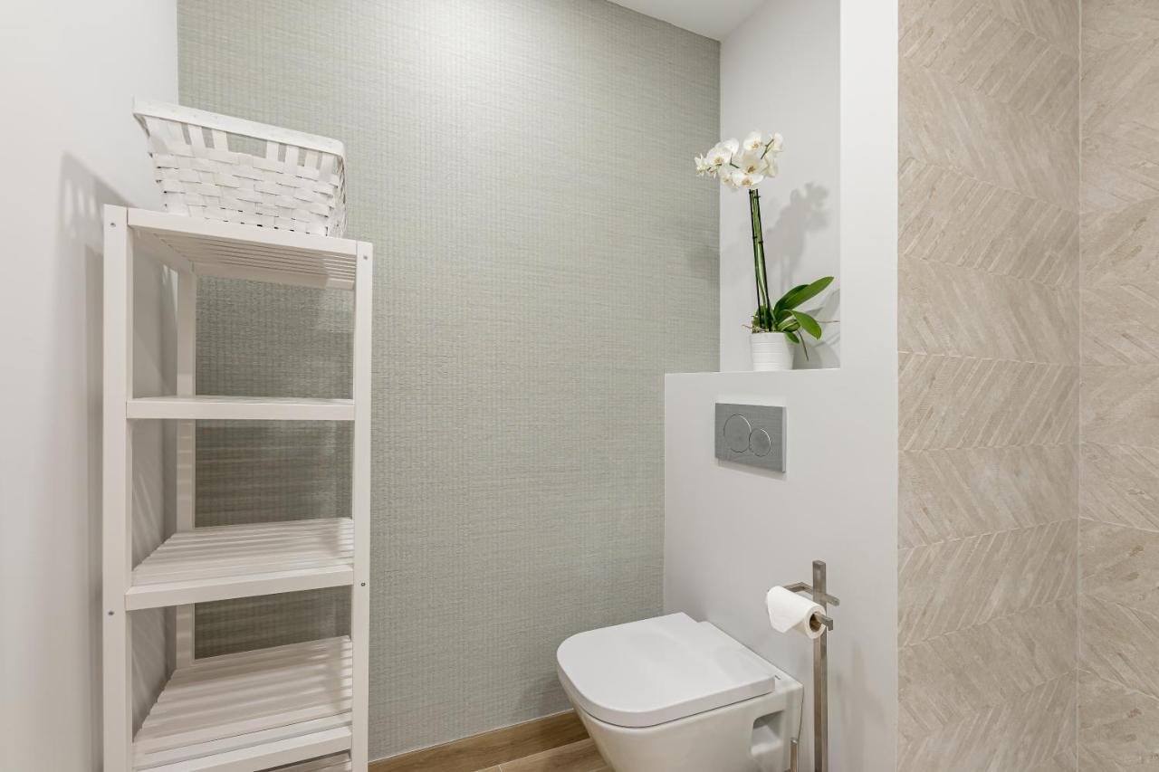 Brandnew Apartment By The Beach Marbella Bagian luar foto