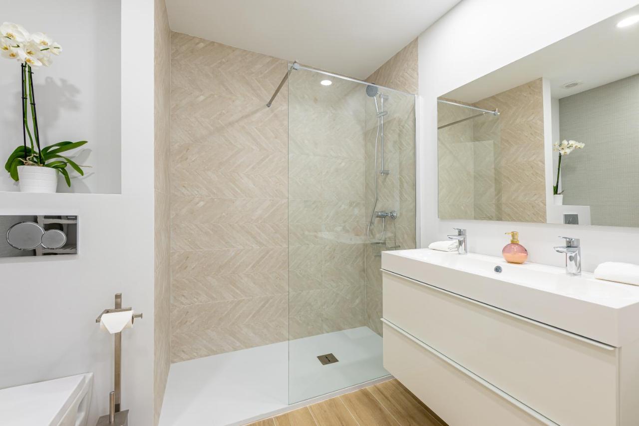 Brandnew Apartment By The Beach Marbella Bagian luar foto